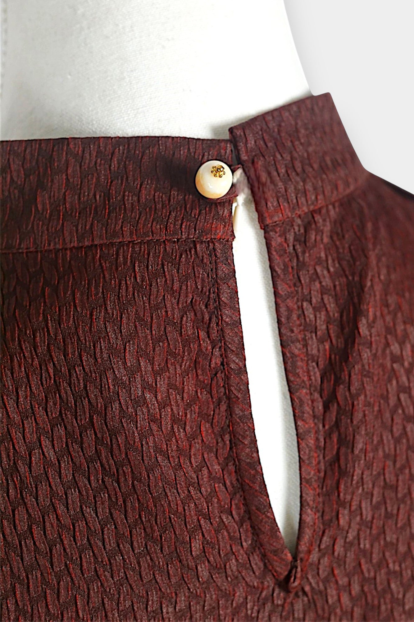 Handmade Gambiered Guangdong Gauze Silk Sleeveless Top | Burgundy