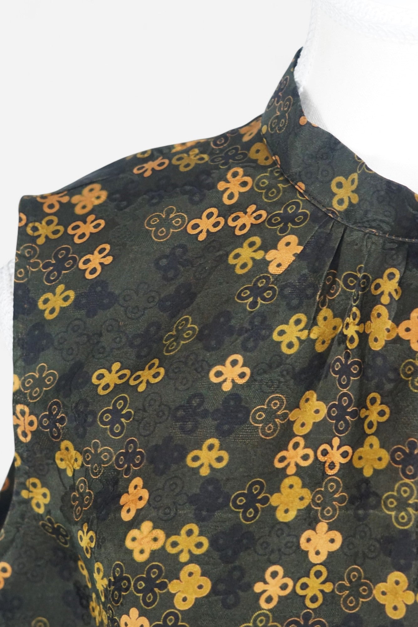 Gambiered Guangdong Gauze Silk Sleeveless Top | Geometric Jacquard