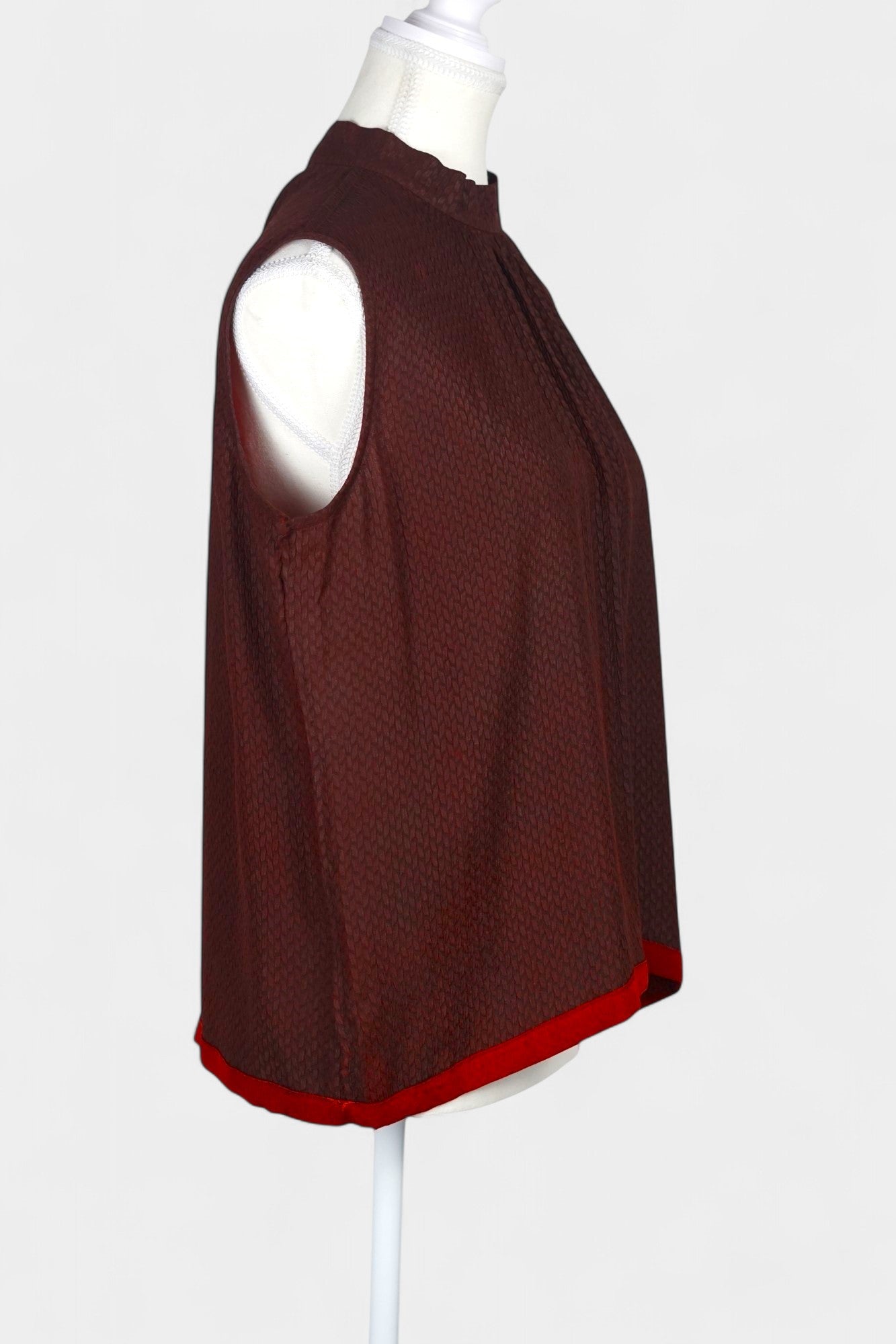 Handmade Gambiered Guangdong Gauze Silk Sleeveless Top | Burgundy