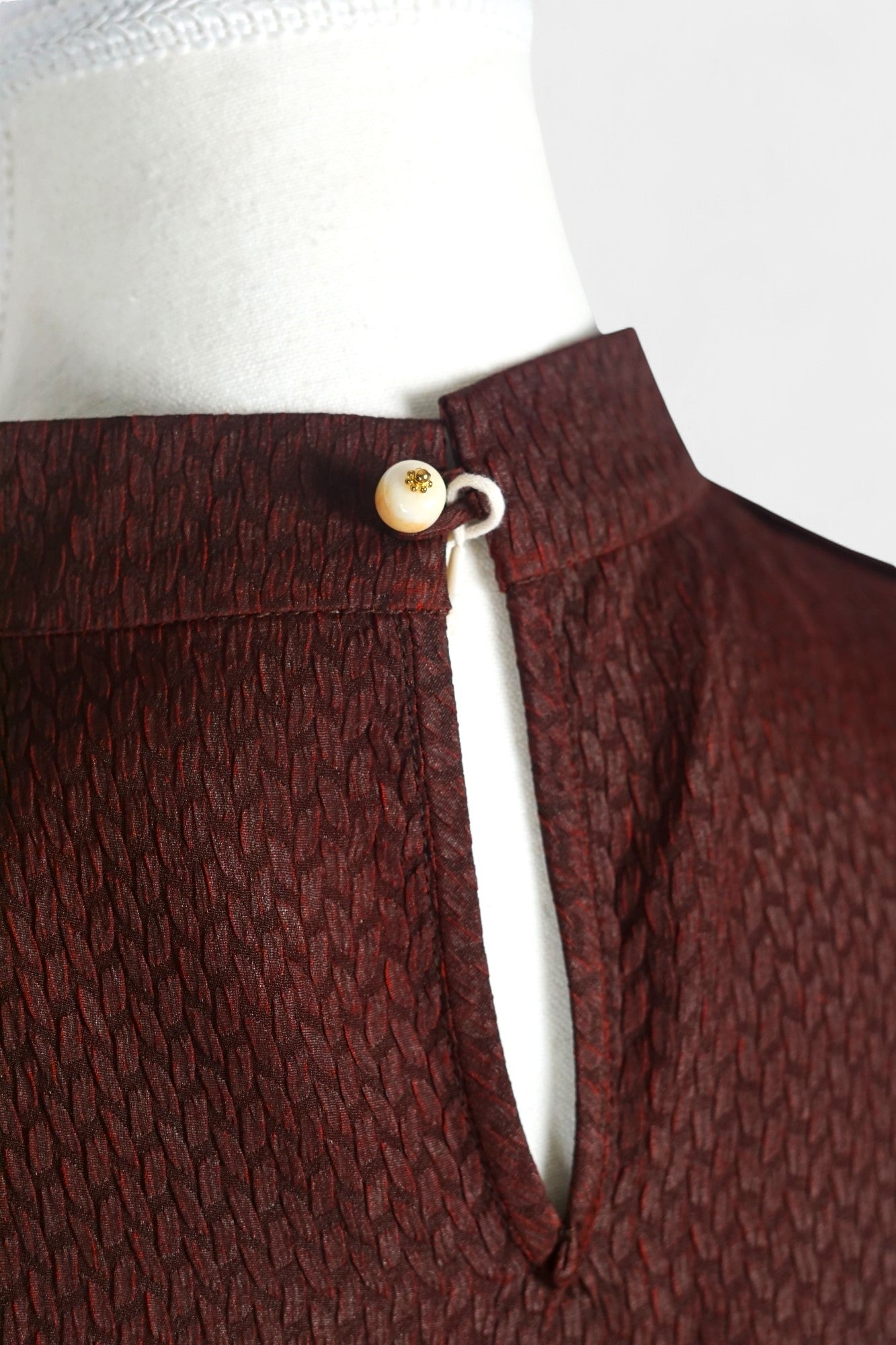 Handmade Gambiered Guangdong Gauze Silk Sleeveless Top | Burgundy