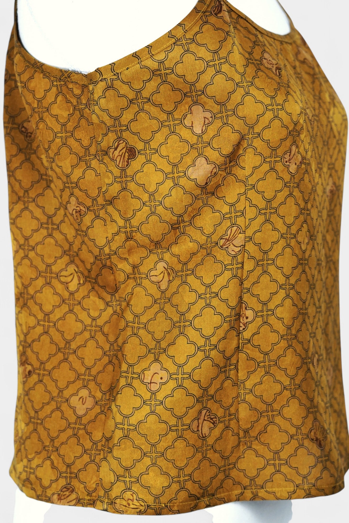 Gambiered Gauze Silk Blazer & Camisole Set | Gold Geometric Print