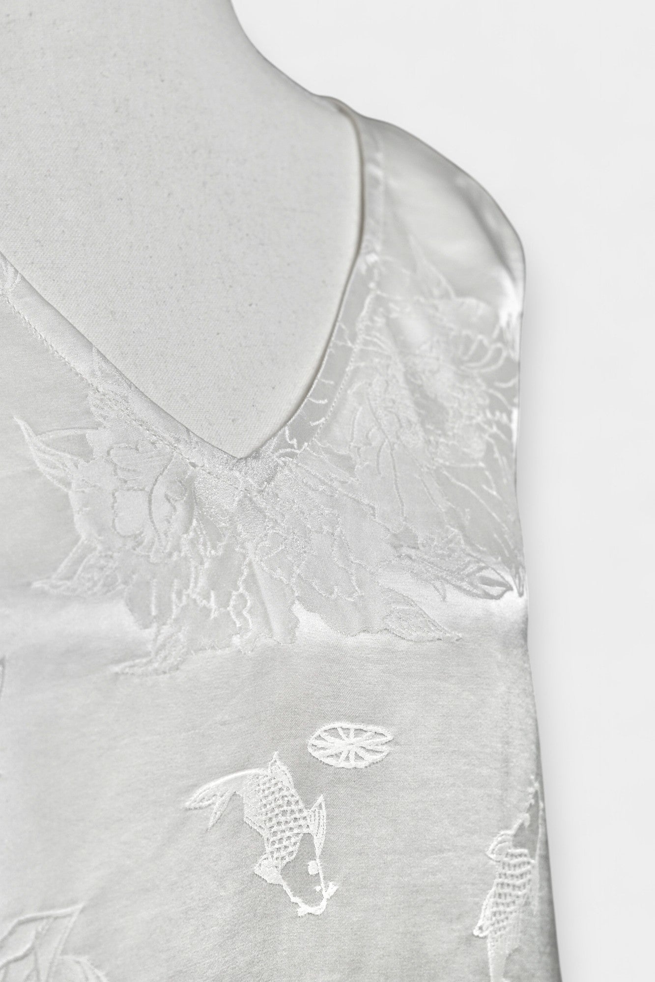 Handmade Mulberry Silk Jacquard Sleeveless Top | White