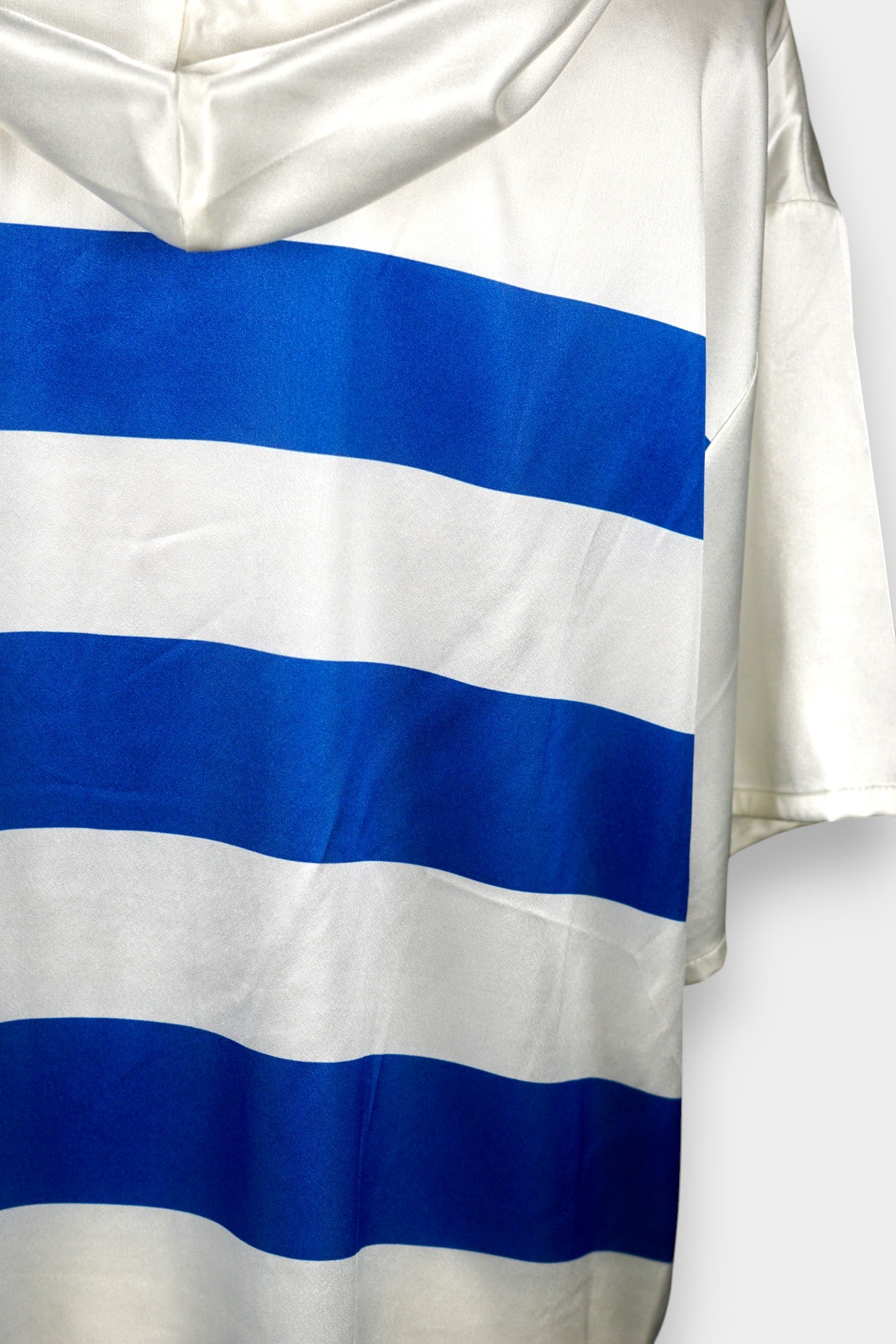 Silk Hooded T-Shirt with Stripe Print in White & Blue