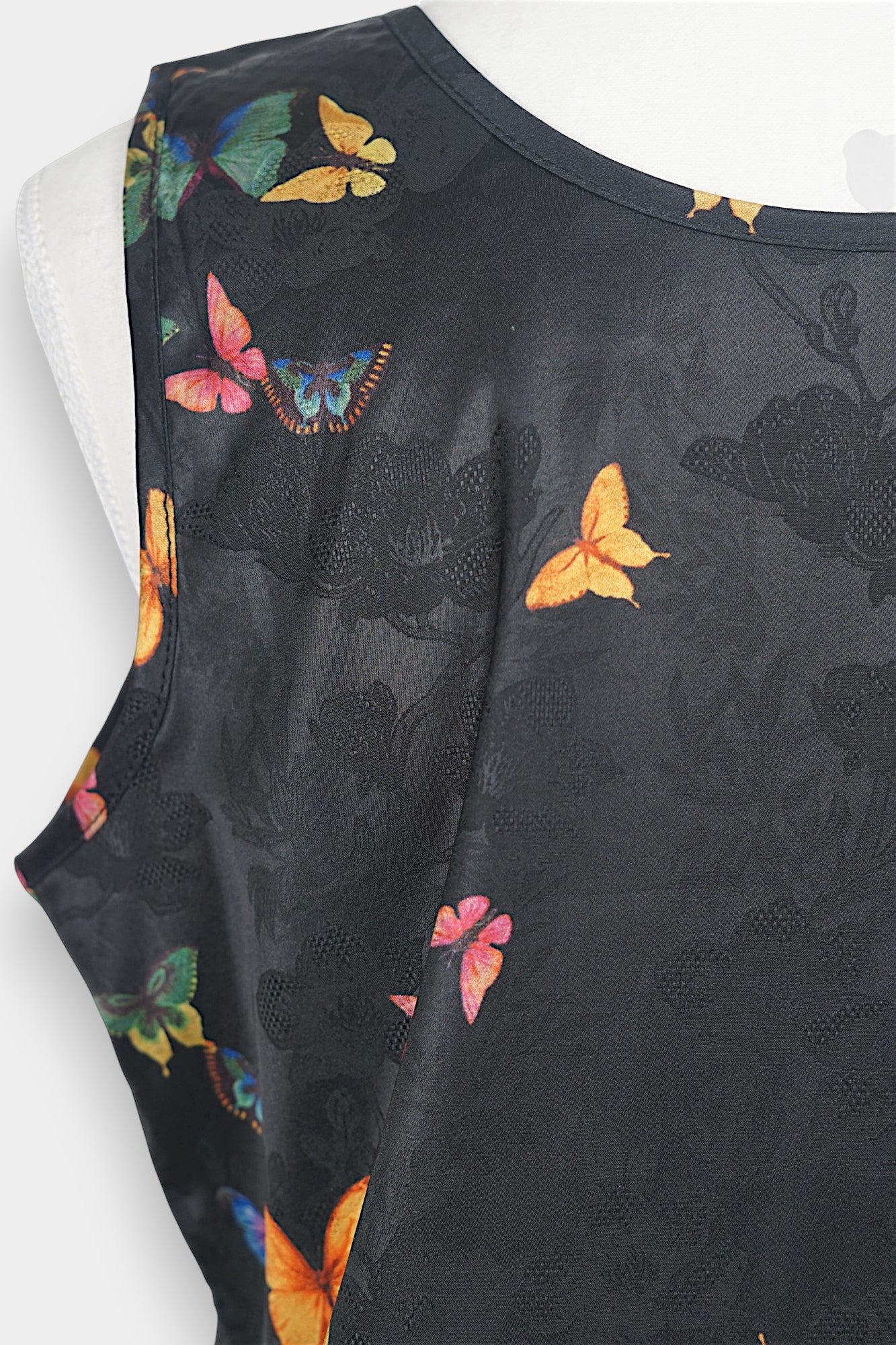 Women's sleeveless top made from dark Xiangyun Sha (Gambiered Silk), featuring a mandarin collar and unique matte sheen