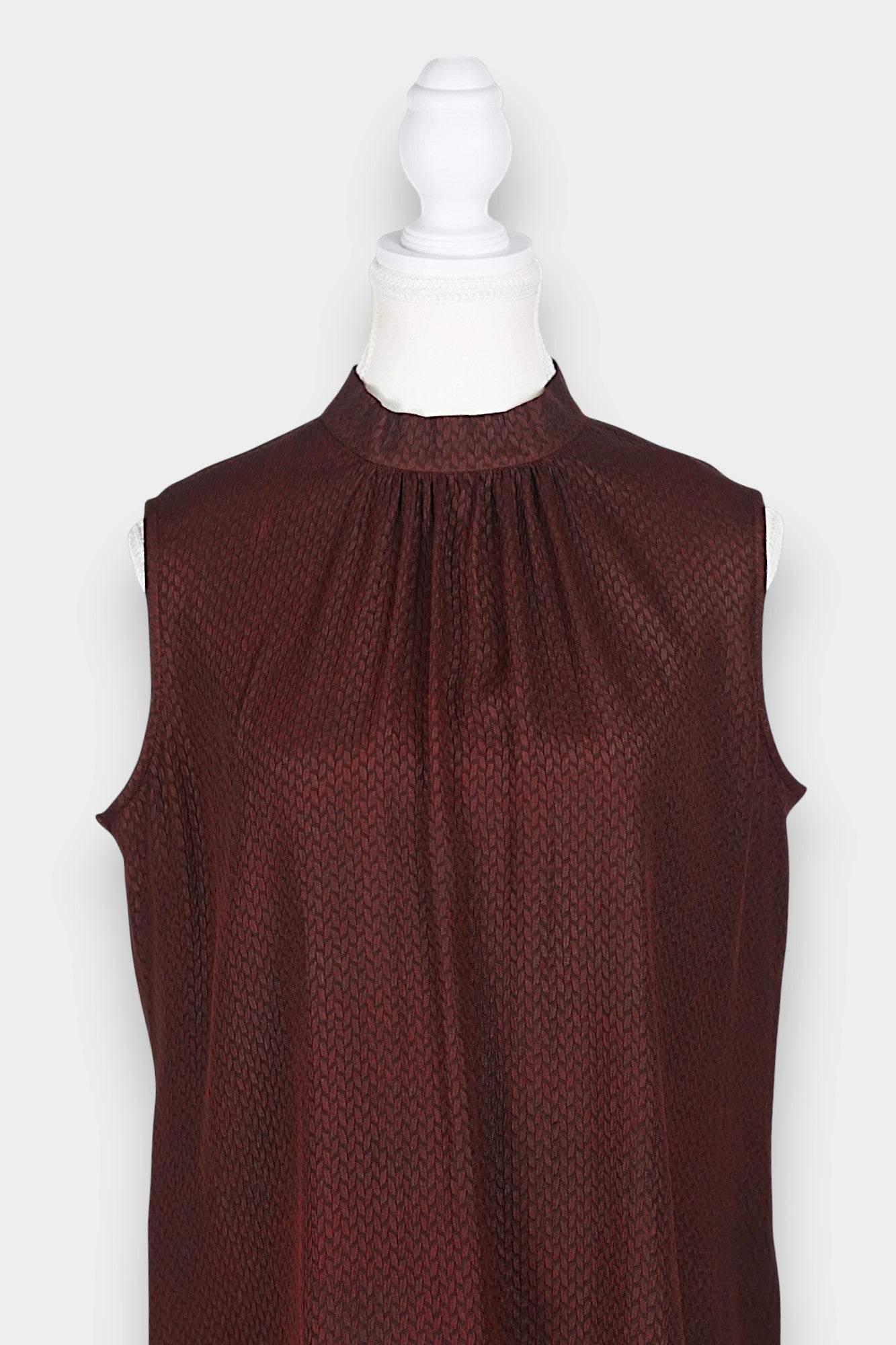 Handmade Gambiered Guangdong Gauze Silk Sleeveless Top | Burgundy