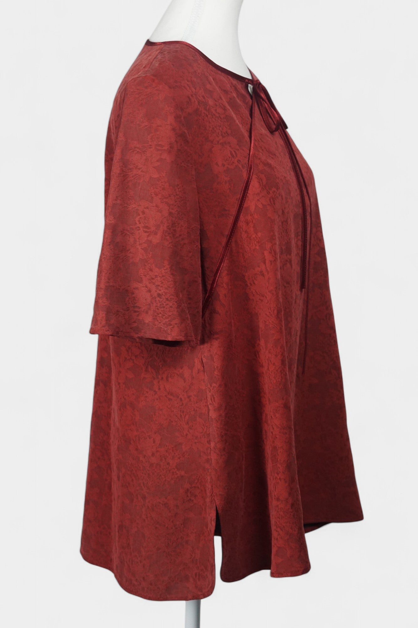 Elegant Red Jacquard Gambiered Guangdong Gauze Silk Top | Tie-Neck Blouse