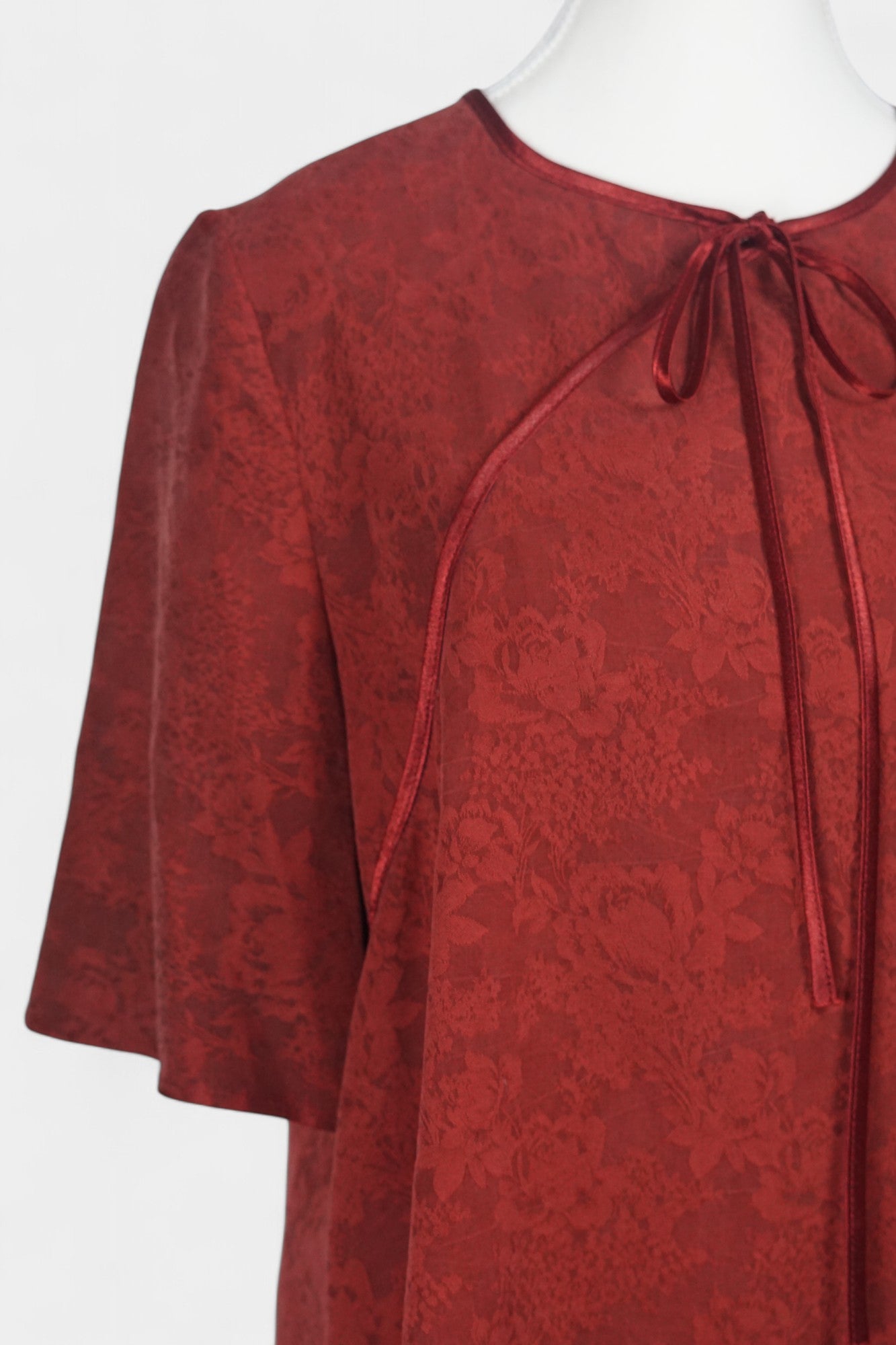 Elegant Red Jacquard Gambiered Guangdong Gauze Silk Top | Tie-Neck Blouse