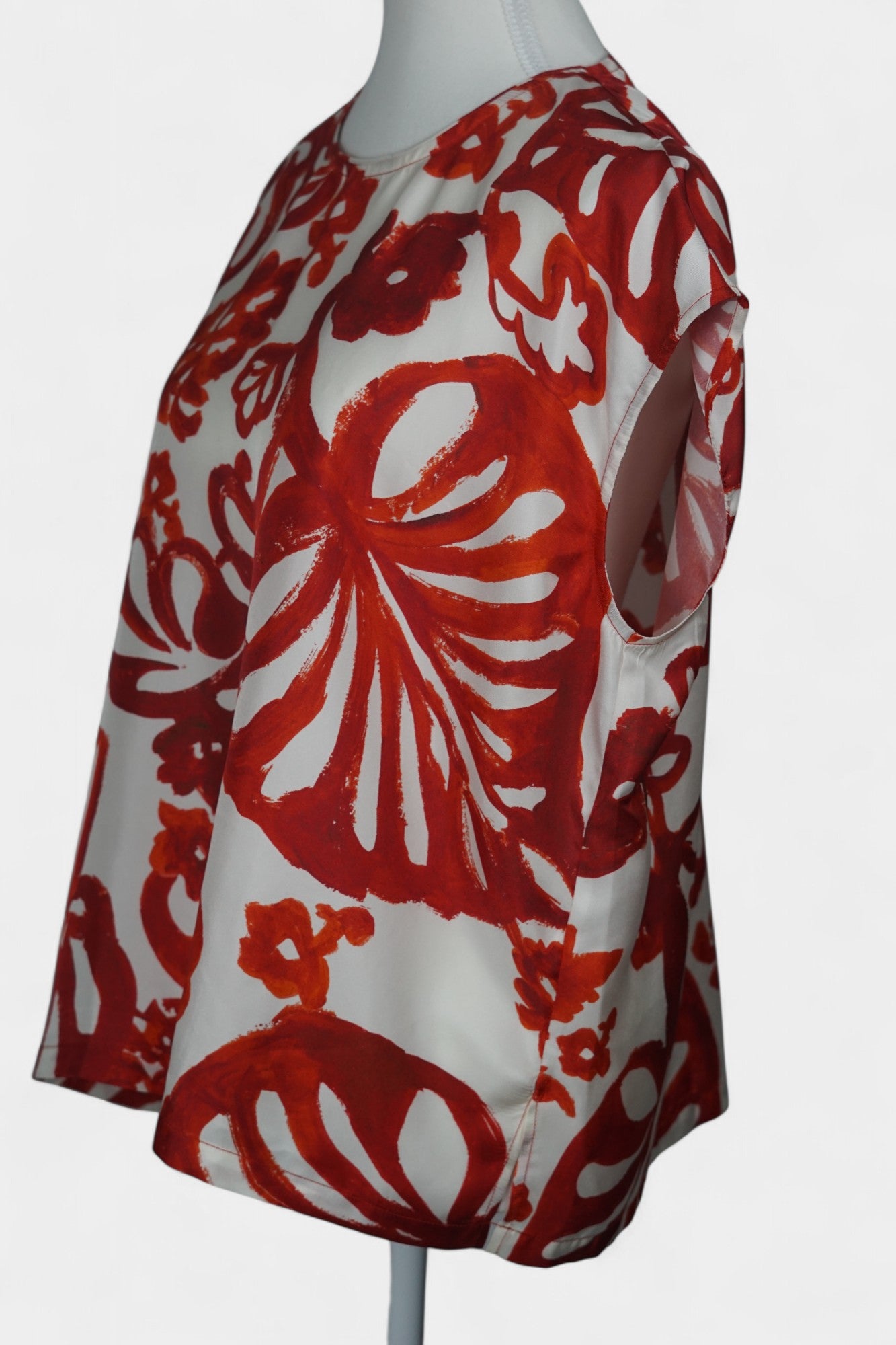 Bold Red Floral Mulberry Silk Sleeveless Top | Chic Silk Blouse