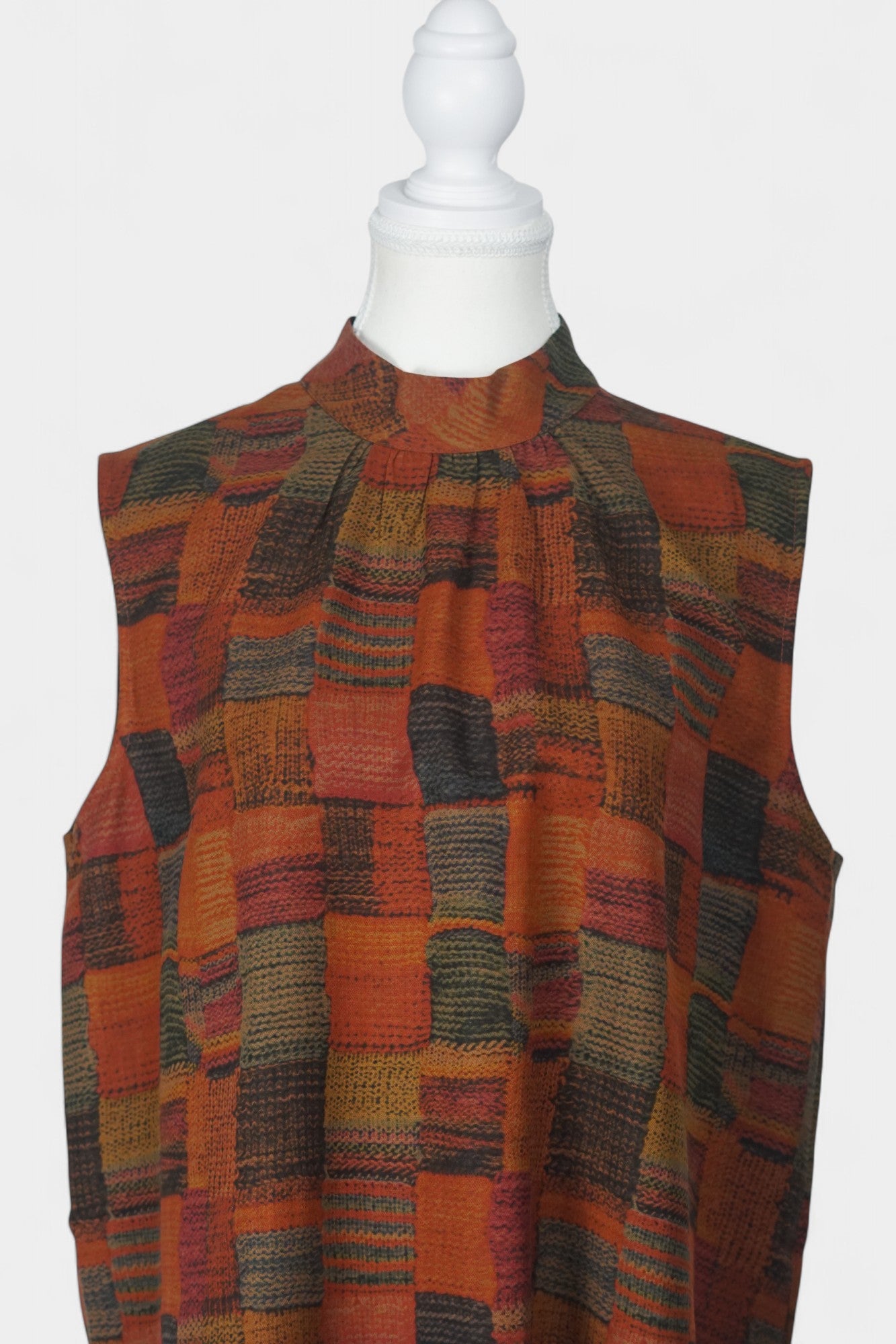 Handcrafted Gambiered Guangdong Gauze Silk Vest | Brown Outerwear