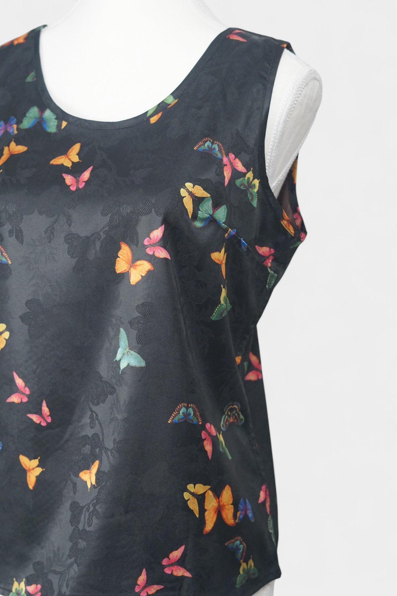 Gambiered Guangdong Gauze Silk Sleeveless Top | Butterfly Jacquard