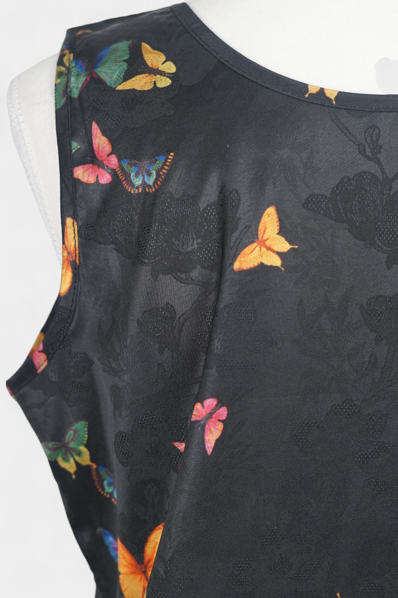 Gambiered Guangdong Gauze Silk Sleeveless Top | Butterfly Jacquard