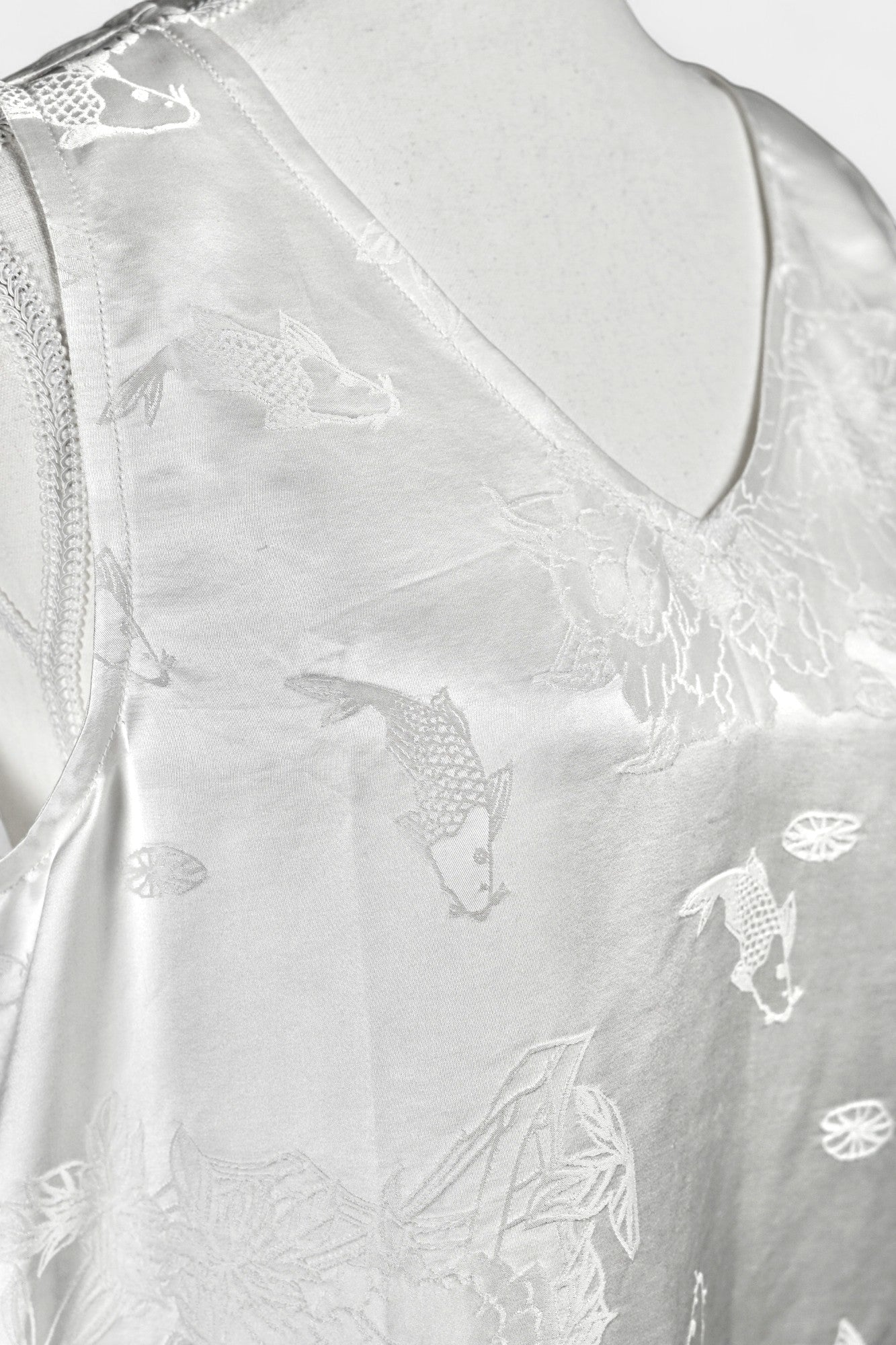 Handmade Mulberry Silk Jacquard Sleeveless Top | White