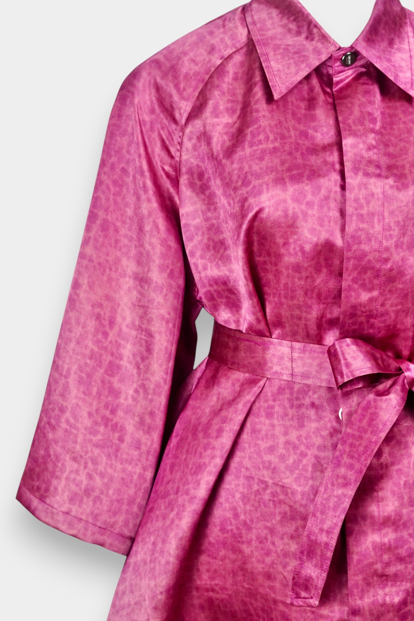 Mottled pink raspberry Gambiered Guangdong Gauze silk coat with tie belt.