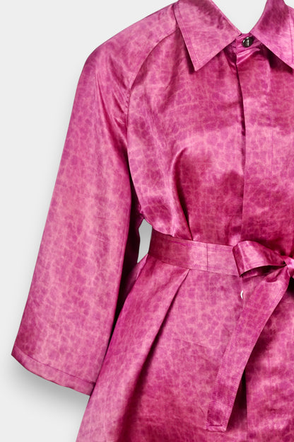 Mottled pink raspberry Gambiered Guangdong Gauze silk coat with tie belt.