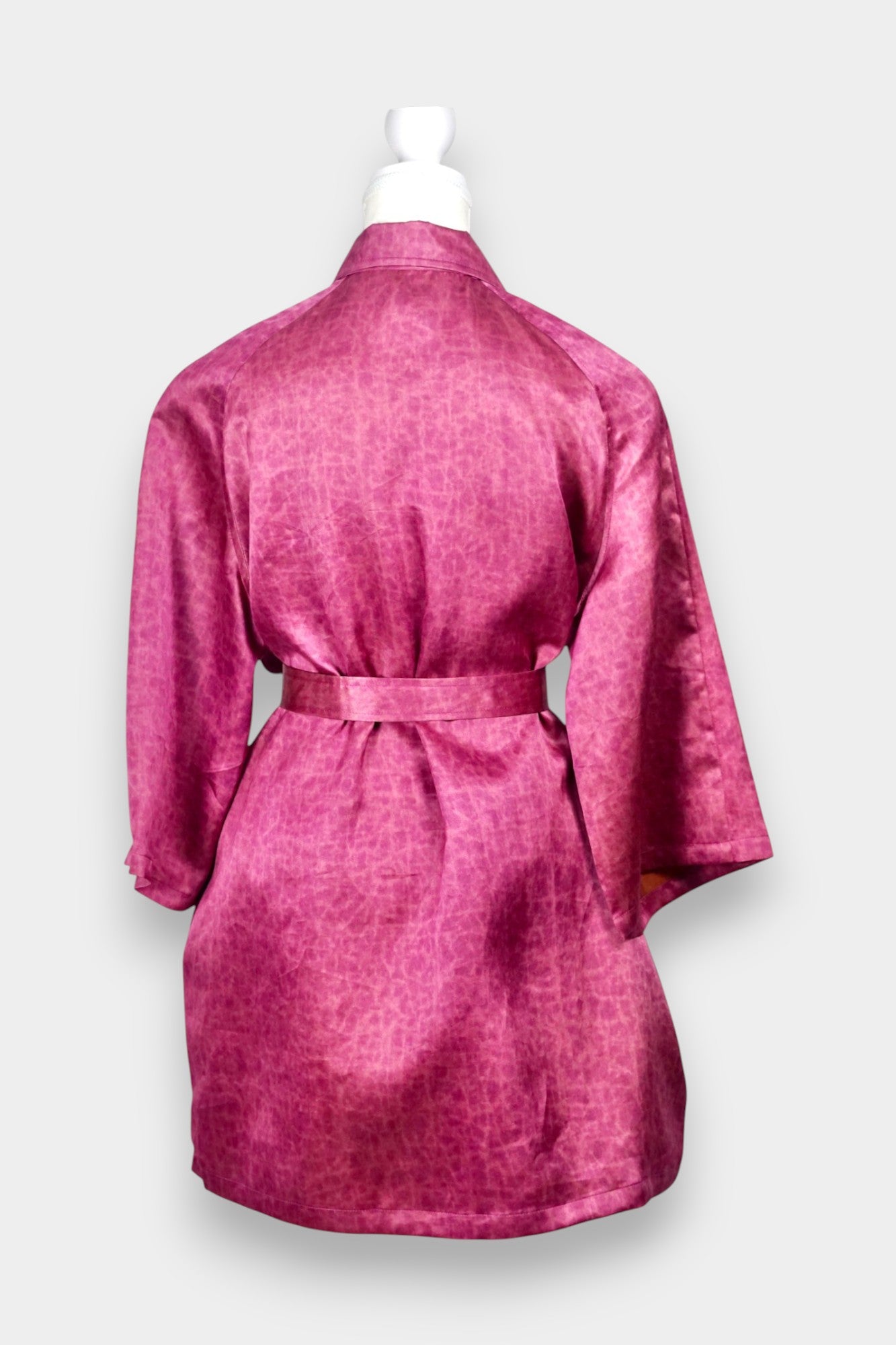 Mottled pink raspberry Gambiered Guangdong Gauze silk coat with tie belt.