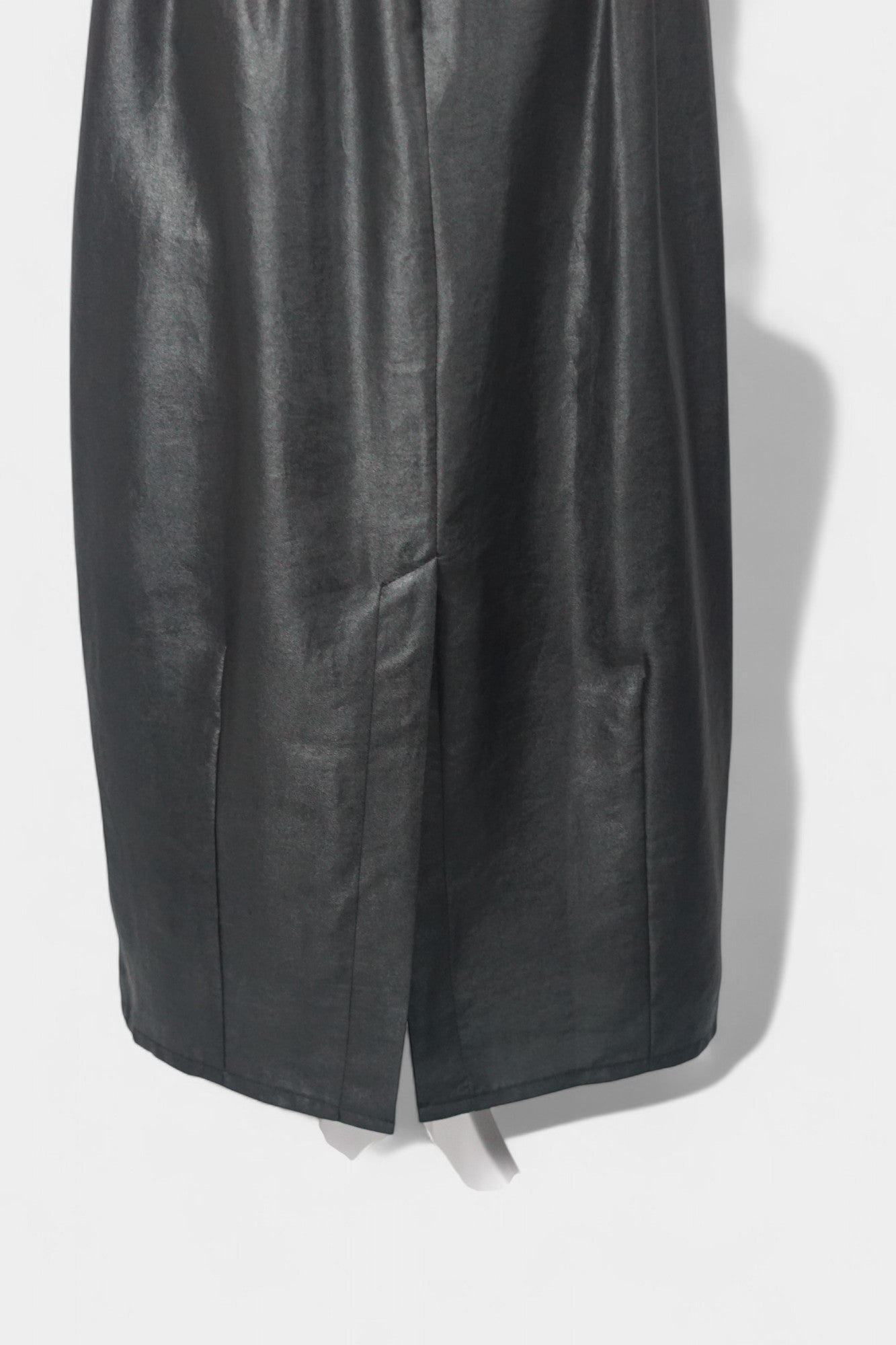 Black Xiangyun Sha silk skirt with elastic waistband and characteristic leather-like sheen