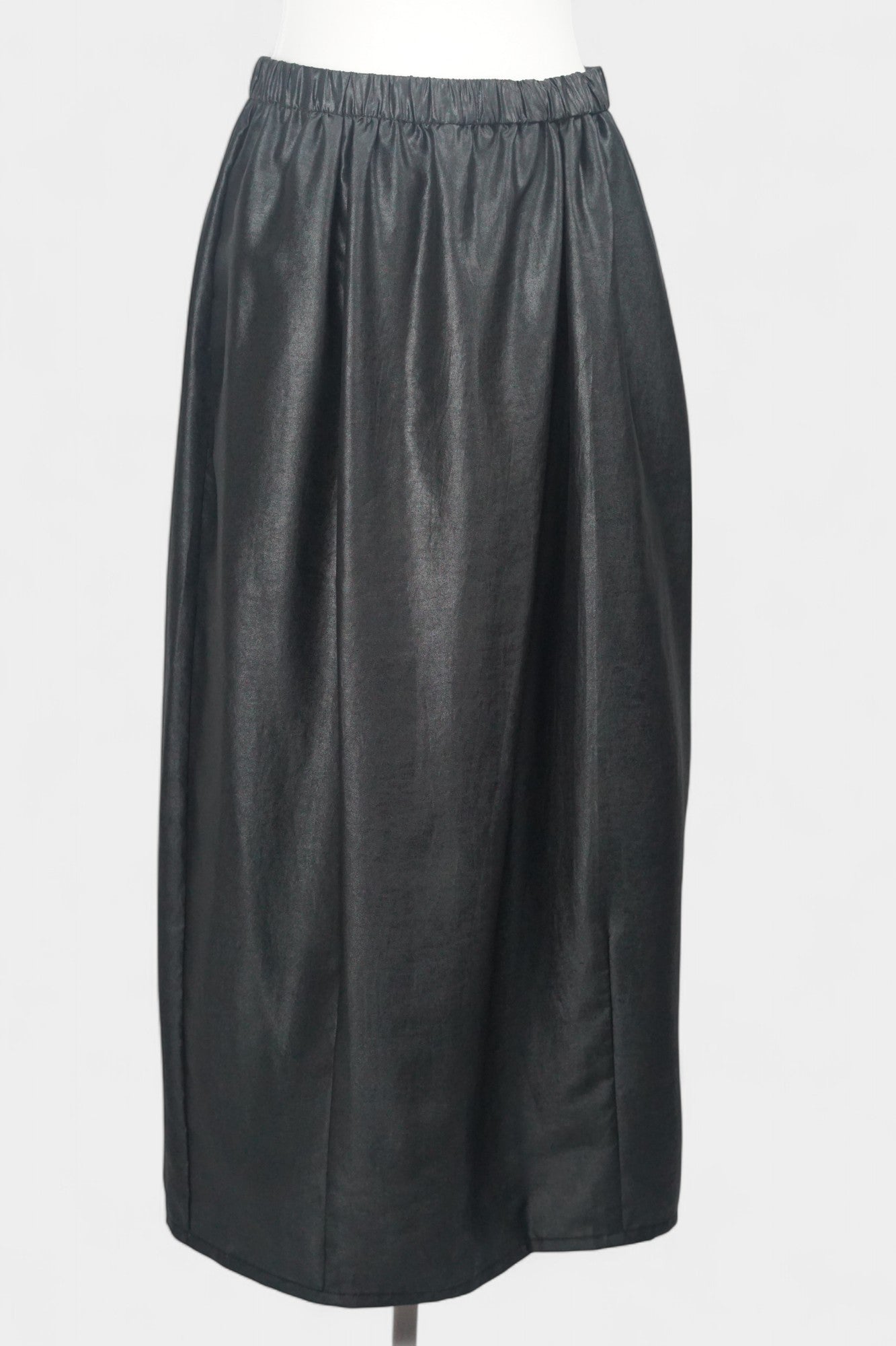 Black Xiangyun Sha silk skirt with elastic waistband and characteristic leather-like sheen