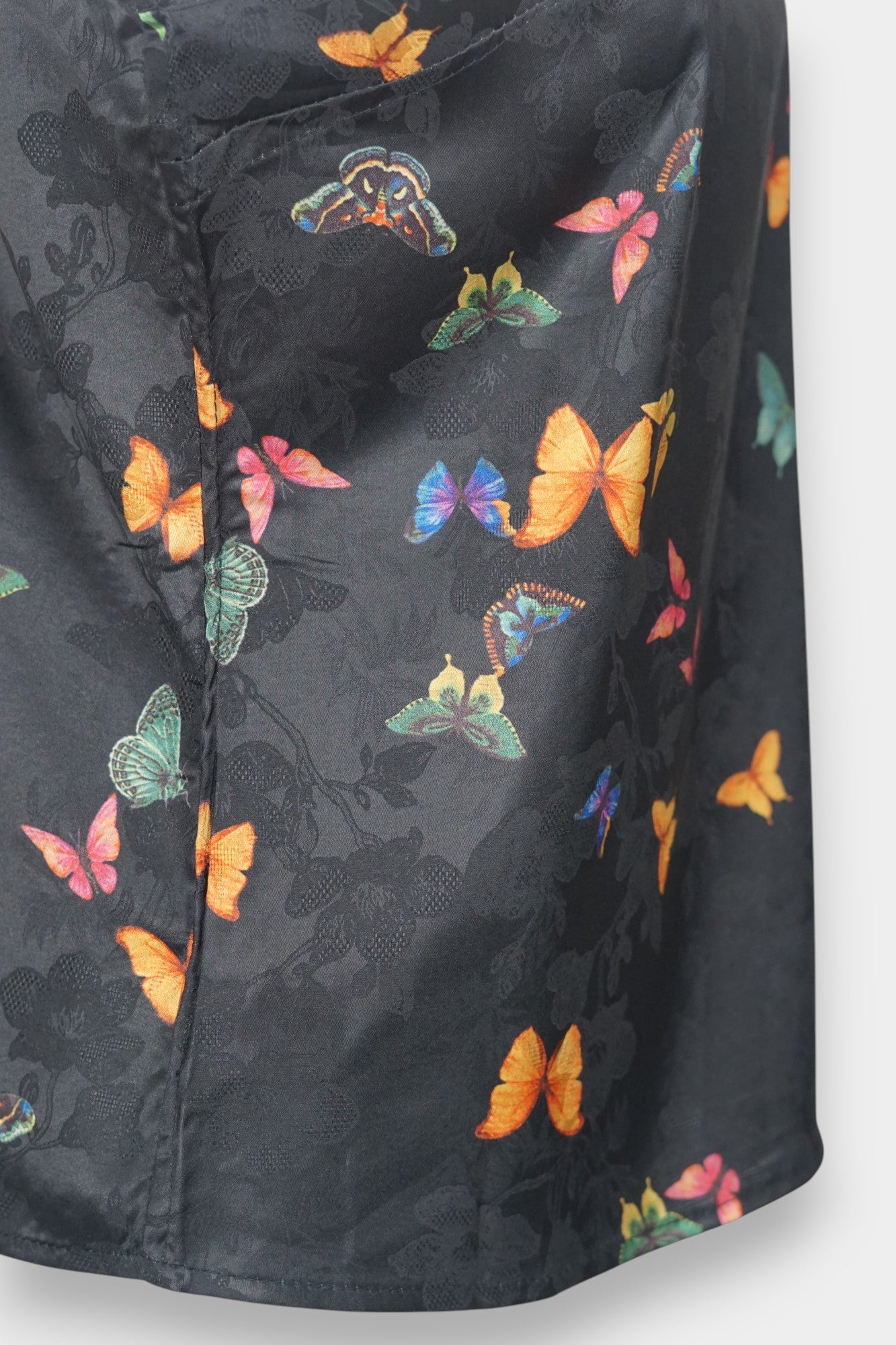 Women's sleeveless top made from dark Xiangyun Sha (Gambiered Silk), featuring a mandarin collar and unique matte sheen