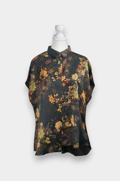 Vintage style botanical print top, black and gold flower pattern short sleeve shirt for women
