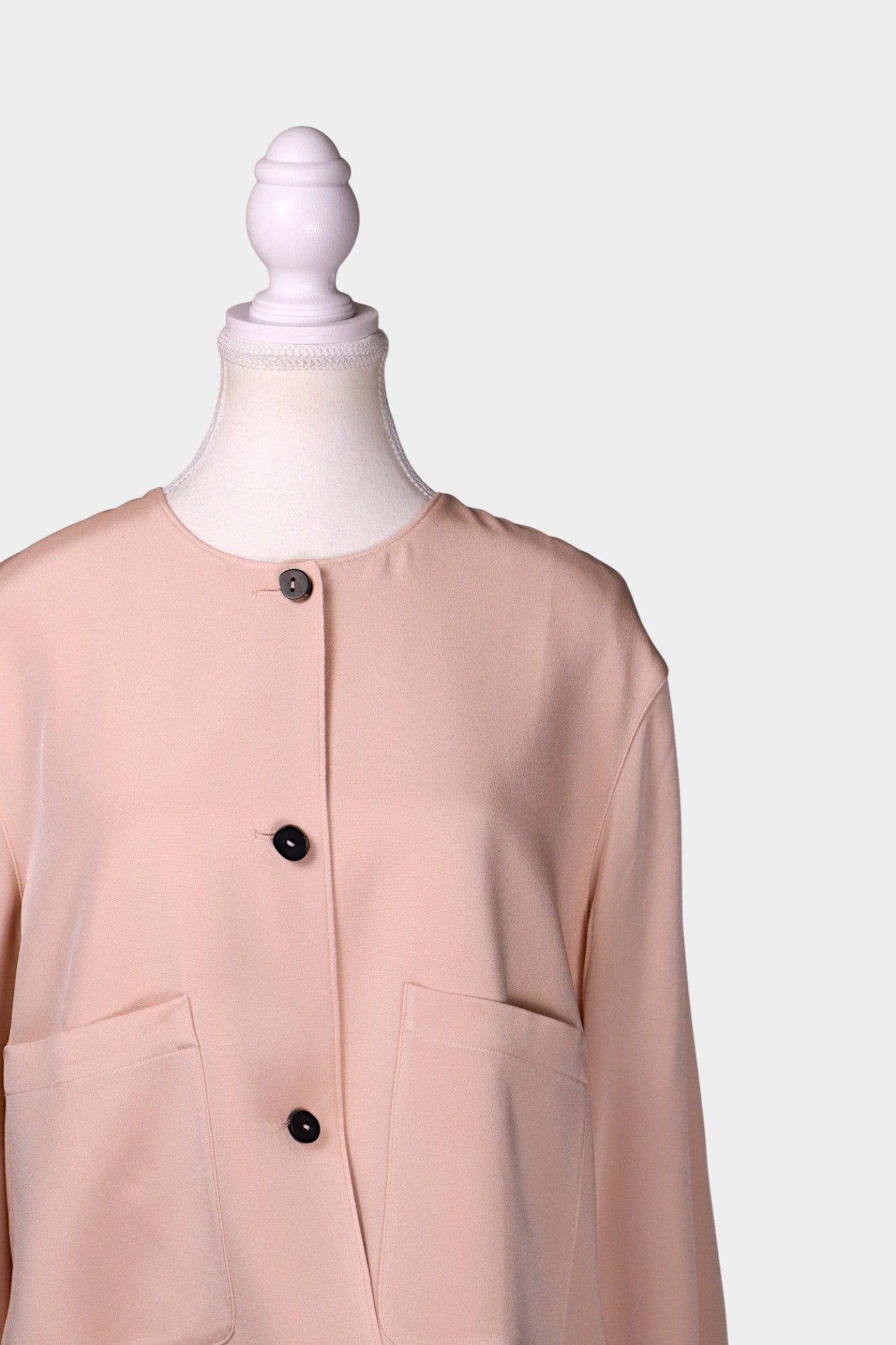 Mulberry-Silk-Cropped-Jacket-Baby-Pink-Round-Neck-details