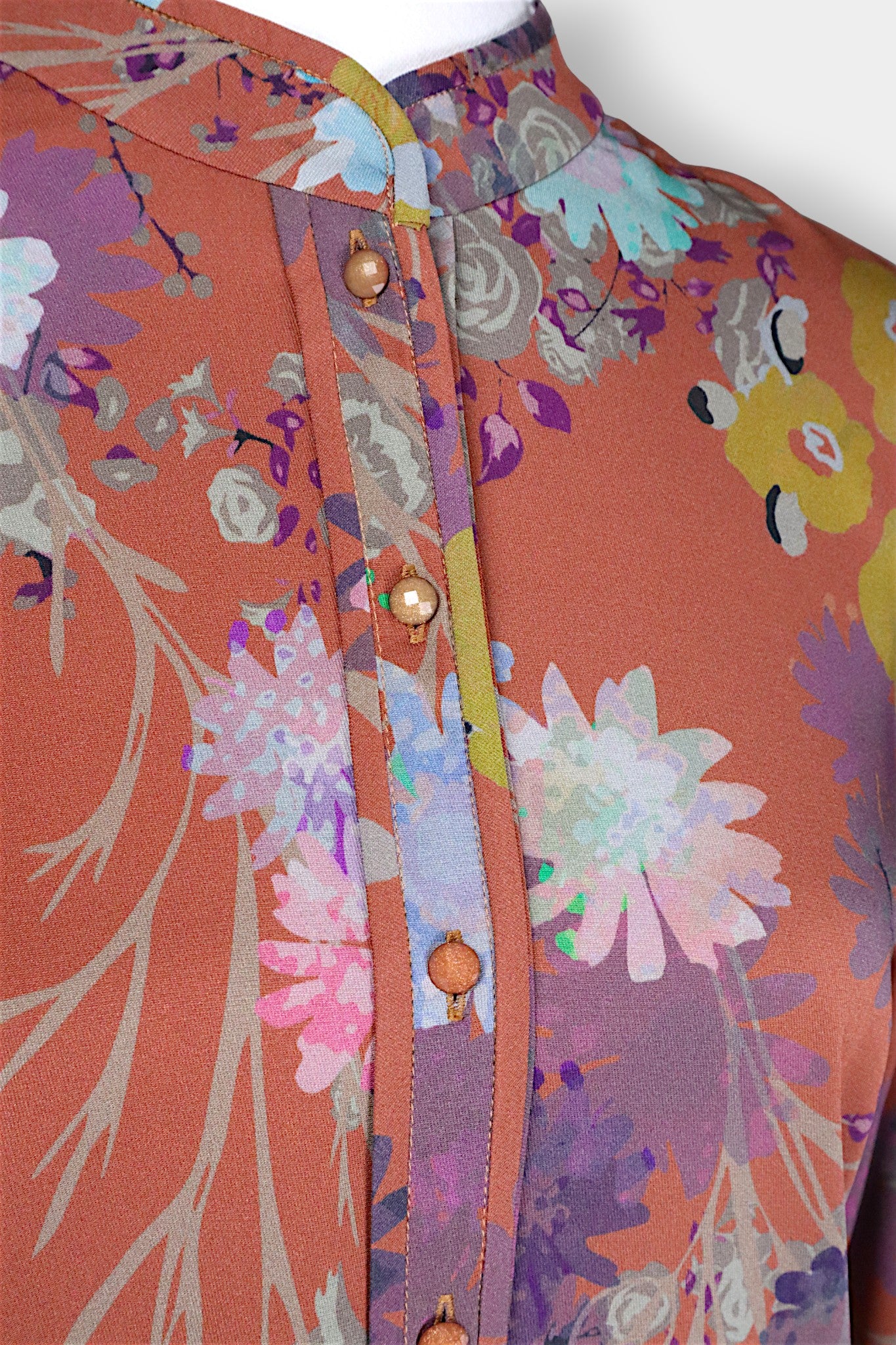 Mulberry-Silk-Relaxed-Fit-Shirt-Dirty-Orange-Classic-Collar-Front-Details