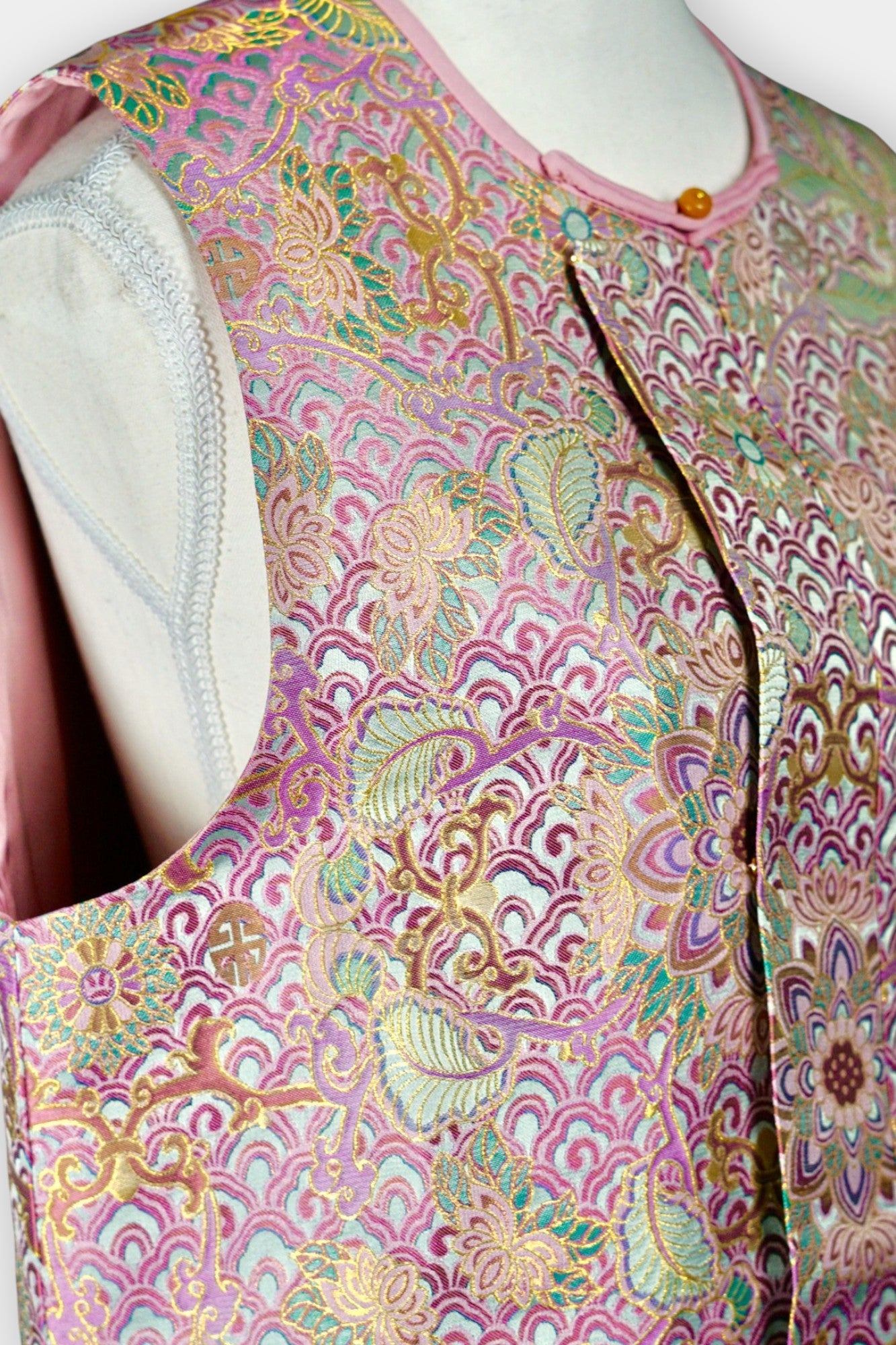 Elegant Song Brocade silk waistcoat in soft pink with exquisite jacquard detail